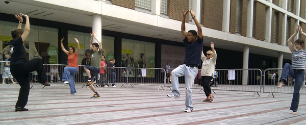 Public and kung-fu students join in